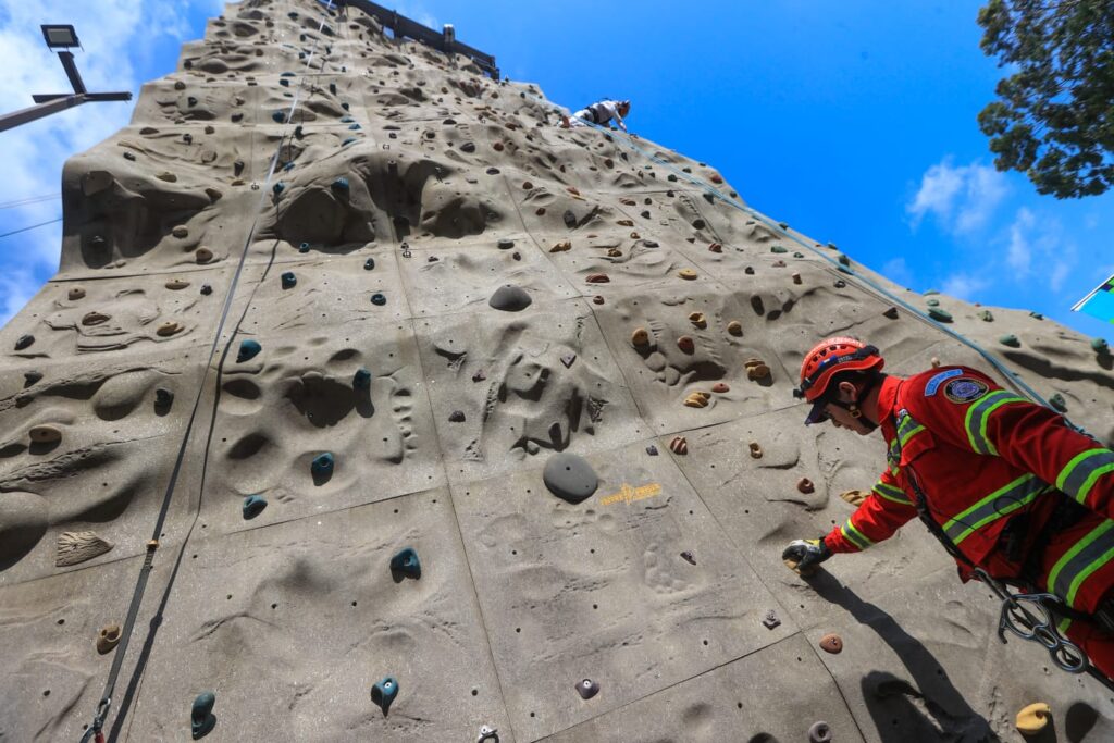 Inauguración Muro Escalada