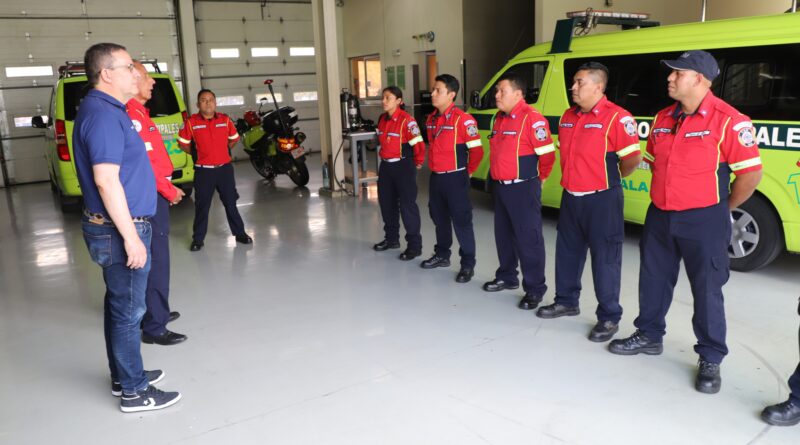Visita del Comandante del Cuerpo de Bomberos de Santiago de Chile Gabriel Huerta Torres